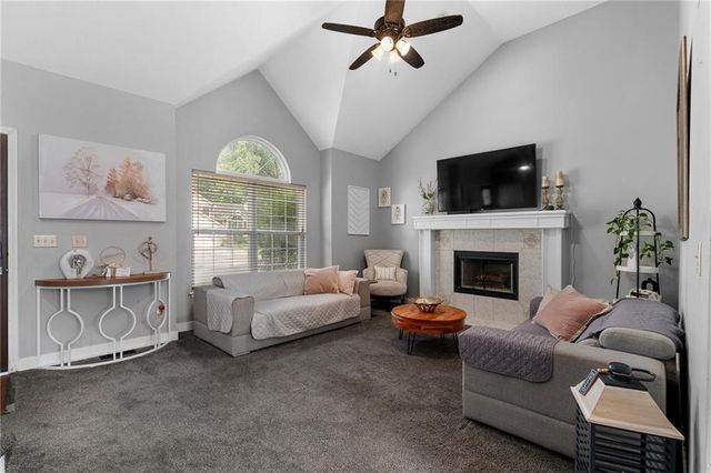 8705 N Carson Avenue, Kansas City, MO 64153