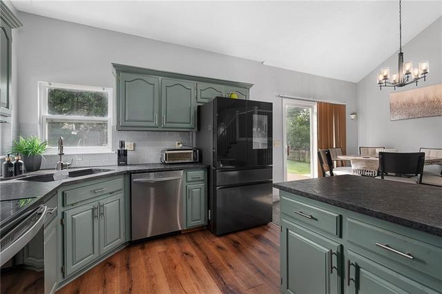 8705 N Carson Avenue, Kansas City, MO 64153