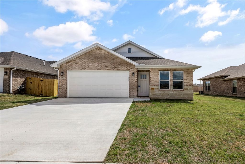 1713 Edwards Street, Pea Ridge, AR 72751