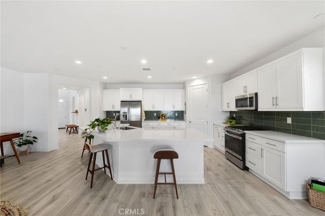 32042 Hyacinth Way, Temecula, CA 92591