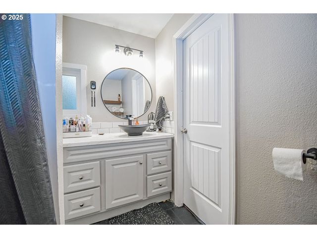 138 Se SHAFFORD St, Estacada, OR 97023