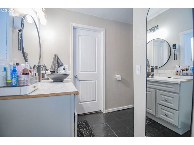 138 Se SHAFFORD St, Estacada, OR 97023