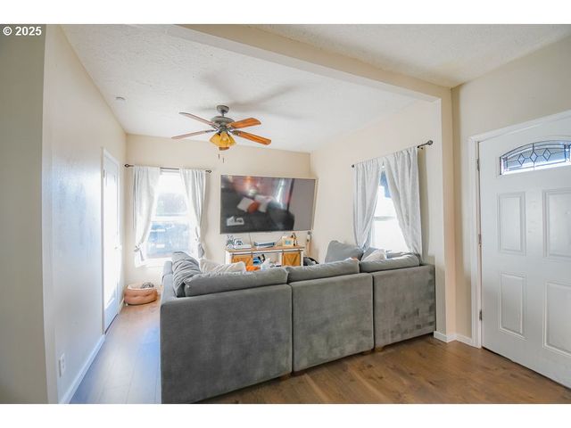 138 Se SHAFFORD St, Estacada, OR 97023