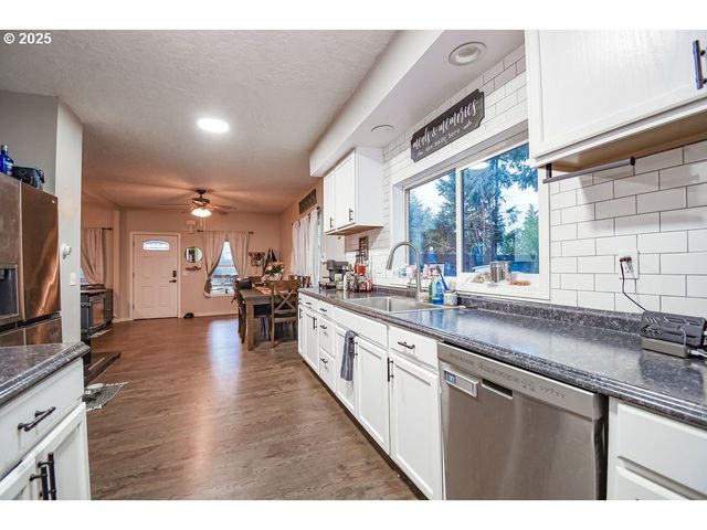 138 Se SHAFFORD St, Estacada, OR 97023