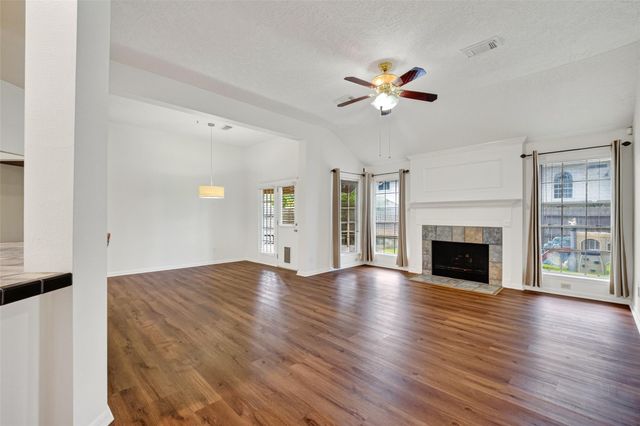 4802 Widerop Lane, Friendswood, TX 77546