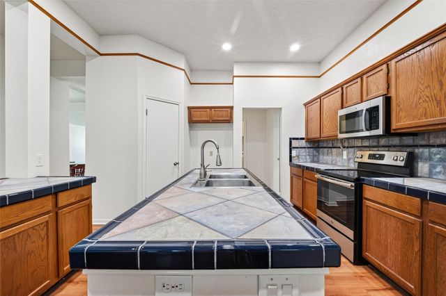 4802 Widerop Lane, Friendswood, TX 77546