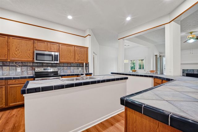 4802 Widerop Lane, Friendswood, TX 77546