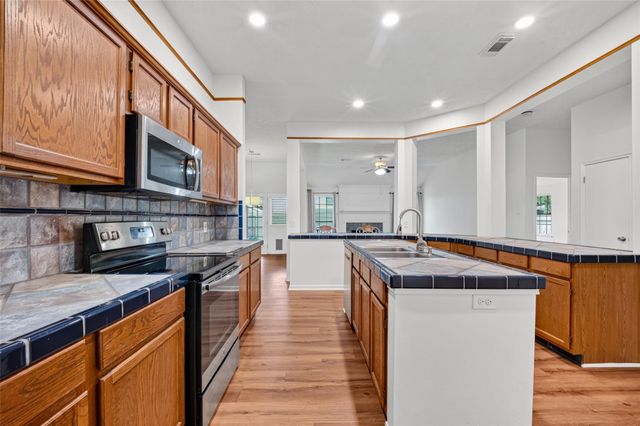 4802 Widerop Lane, Friendswood, TX 77546