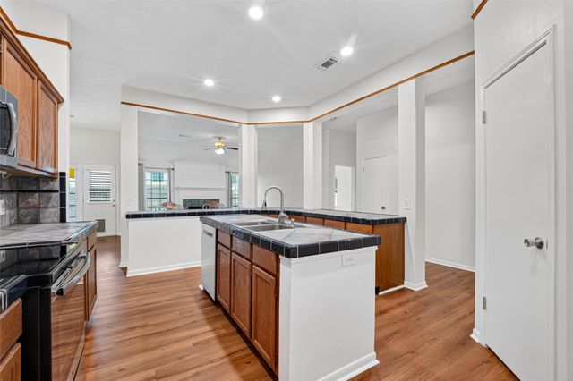4802 Widerop Lane, Friendswood, TX 77546