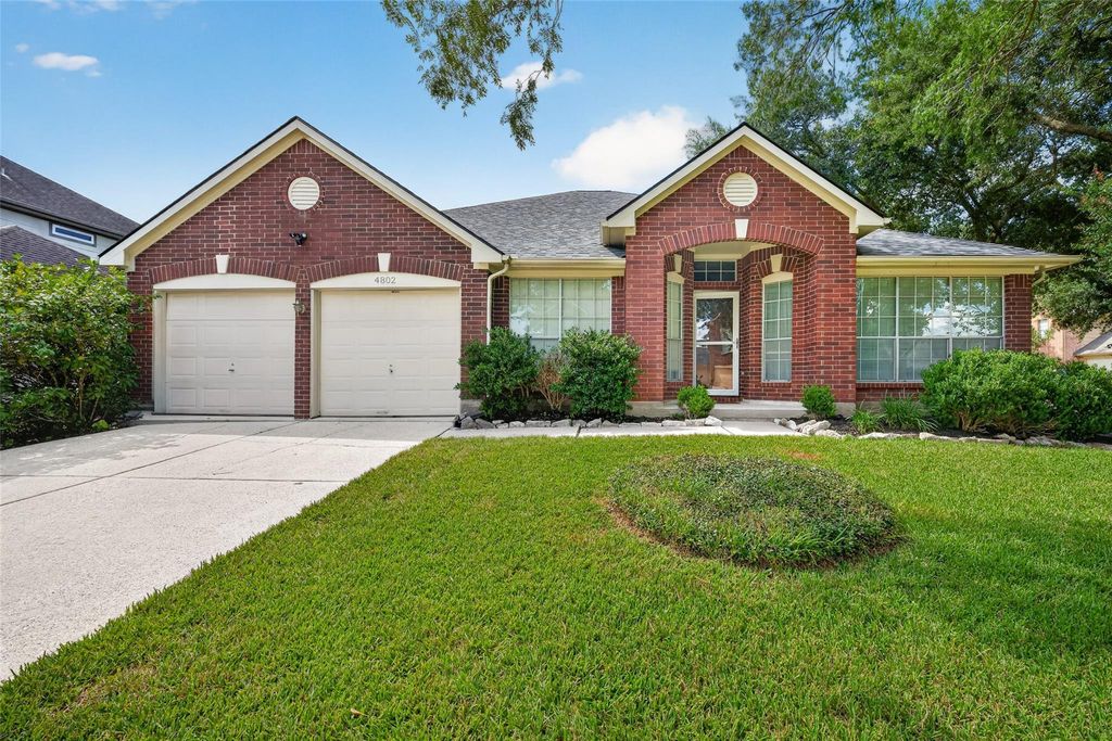 4802 Widerop Lane, Friendswood, TX 77546