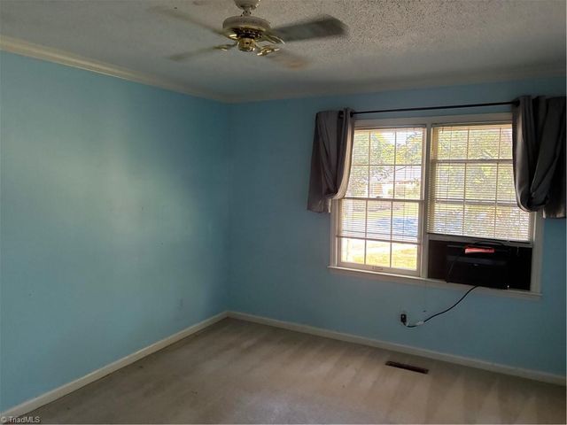930 Foxhall Drive, Winston-salem, NC 27106