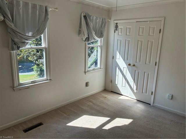 930 Foxhall Drive, Winston-salem, NC 27106