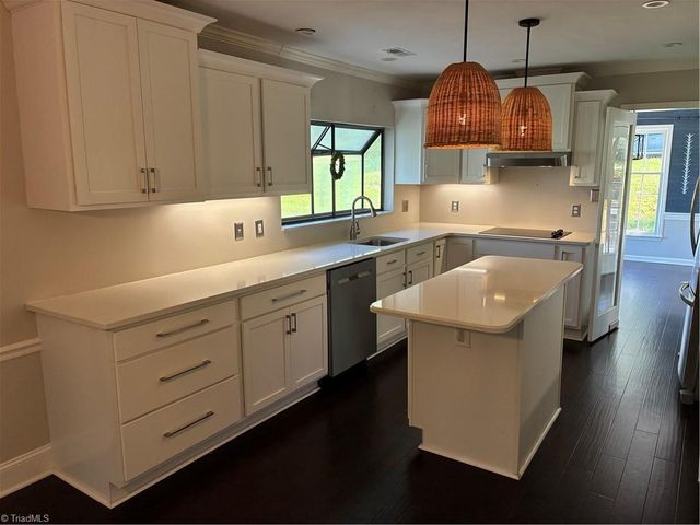 930 Foxhall Drive, Winston-salem, NC 27106