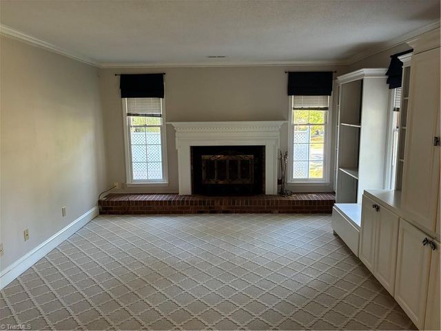 930 Foxhall Drive, Winston-salem, NC 27106