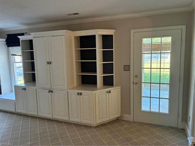 930 Foxhall Drive, Winston-salem, NC 27106