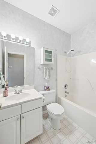 5063 Oak Bluff Drive, High Ridge, MO 63049