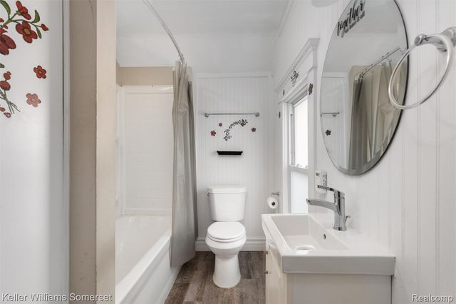 22816 Ridgeway Street, St. Clair Shores, MI 48080