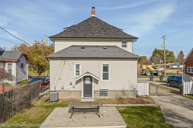 22816 Ridgeway Street, St. Clair Shores, MI 48080