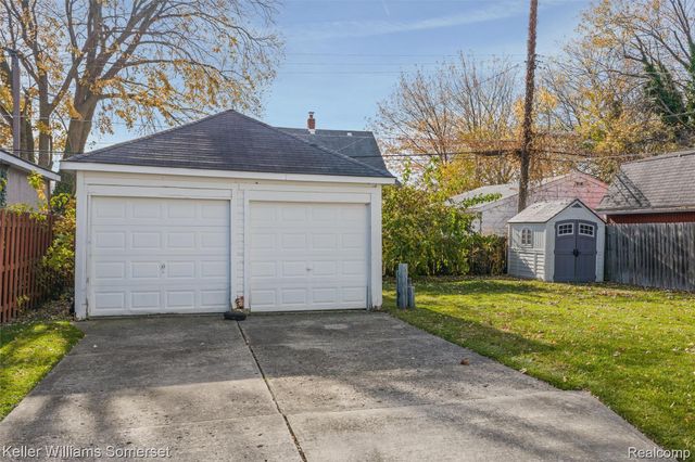 22816 Ridgeway Street, St. Clair Shores, MI 48080