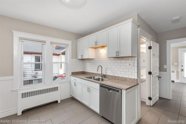 22816 Ridgeway Street, St. Clair Shores, MI 48080