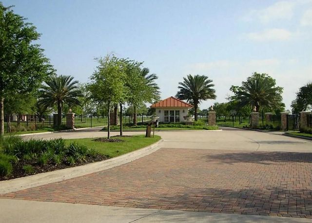 6311 Redfish Reef Drive, Beach City, TX 77523