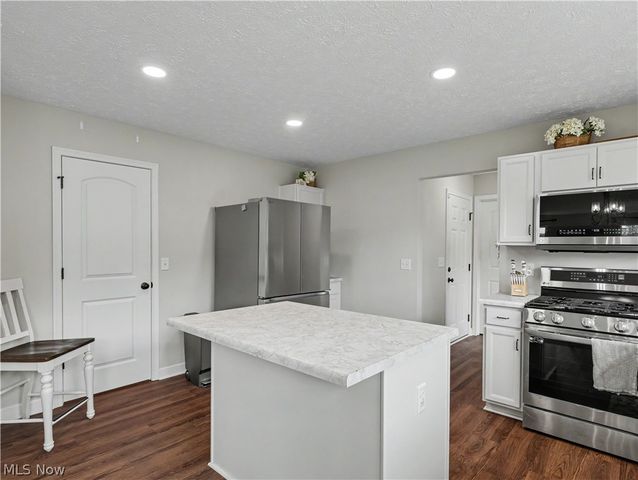 1418 Johns Road, Clinton, OH 44216