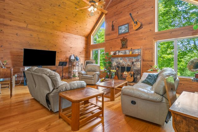 6330 W Laurel Road, London, KY 40741
