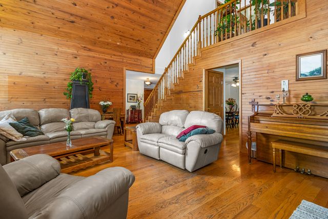 6330 W Laurel Road, London, KY 40741