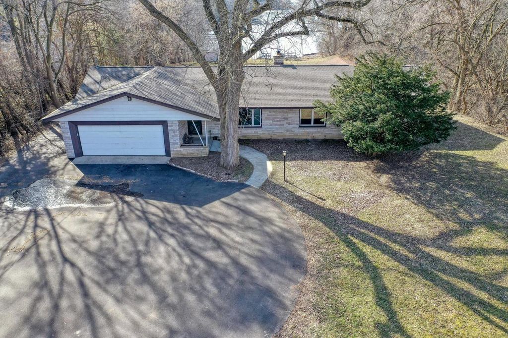 N67W34613 County Hwy K, Oconomowoc, WI 53066