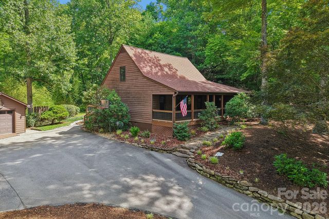 1952 Davis Mountain Road, Hendersonville, NC 28739