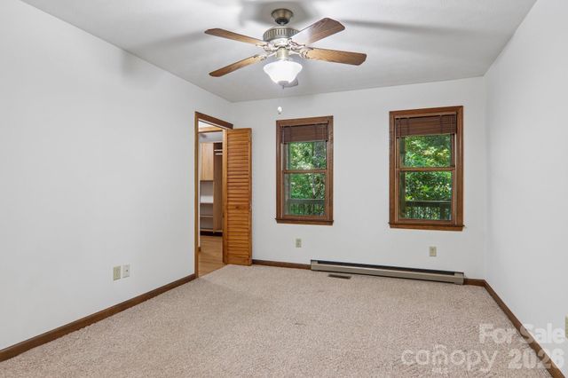 1952 Davis Mountain Road, Hendersonville, NC 28739