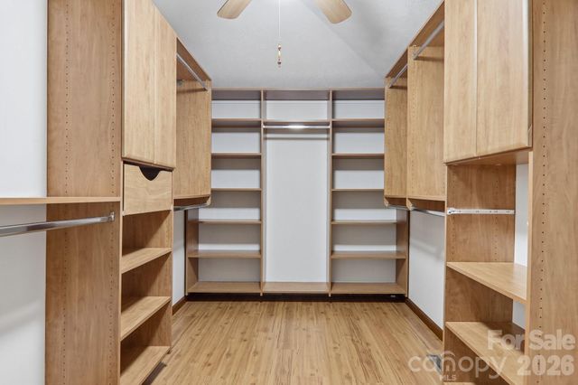 1952 Davis Mountain Road, Hendersonville, NC 28739