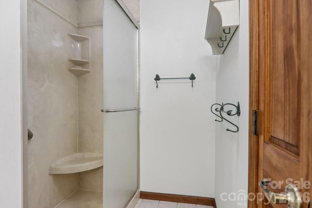 1952 Davis Mountain Road, Hendersonville, NC 28739