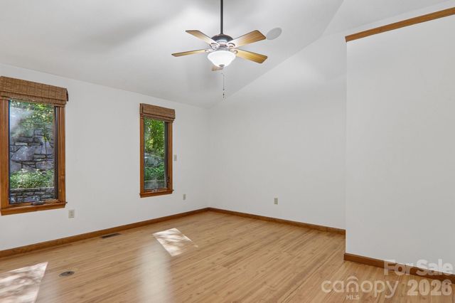 1952 Davis Mountain Road, Hendersonville, NC 28739