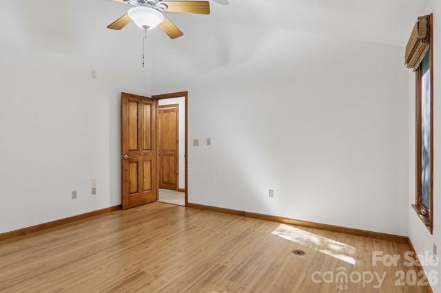 1952 Davis Mountain Road, Hendersonville, NC 28739