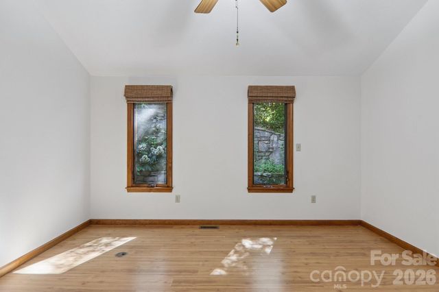 1952 Davis Mountain Road, Hendersonville, NC 28739