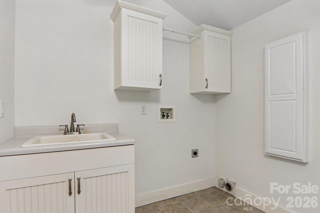 1952 Davis Mountain Road, Hendersonville, NC 28739