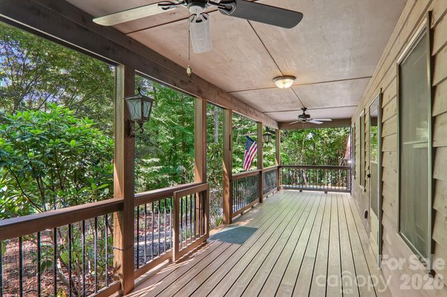 1952 Davis Mountain Road, Hendersonville, NC 28739