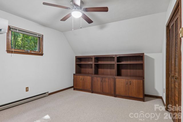 1952 Davis Mountain Road, Hendersonville, NC 28739