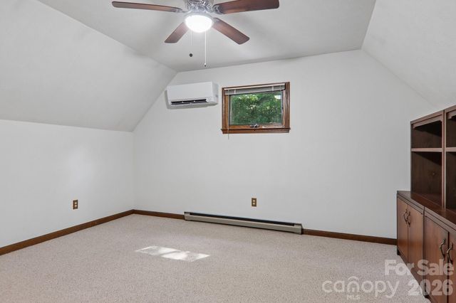1952 Davis Mountain Road, Hendersonville, NC 28739