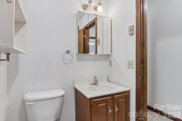 1952 Davis Mountain Road, Hendersonville, NC 28739