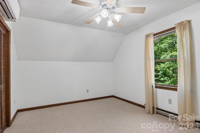 1952 Davis Mountain Road, Hendersonville, NC 28739
