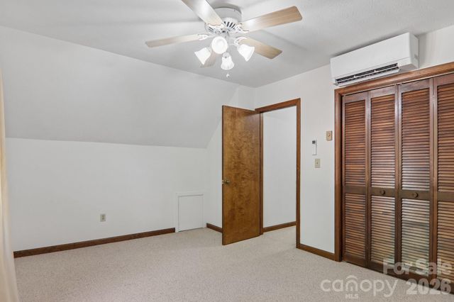 1952 Davis Mountain Road, Hendersonville, NC 28739
