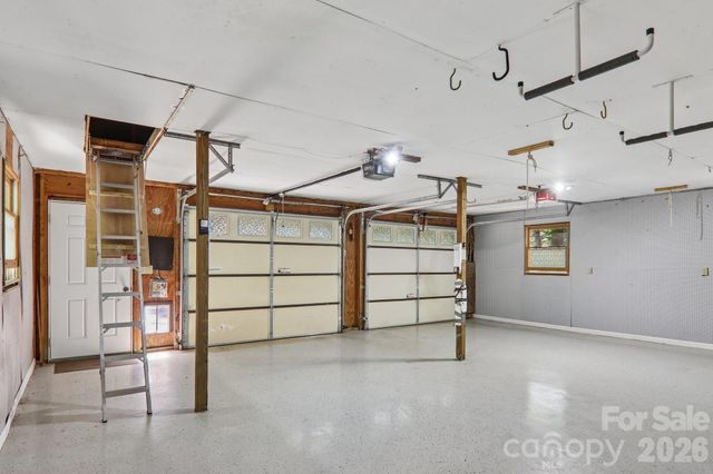 1952 Davis Mountain Road, Hendersonville, NC 28739