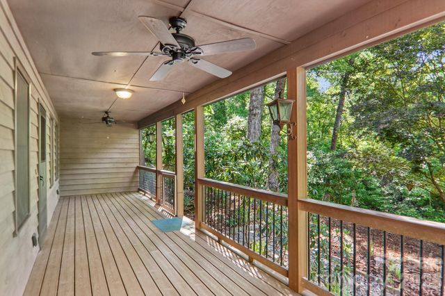 1952 Davis Mountain Road, Hendersonville, NC 28739