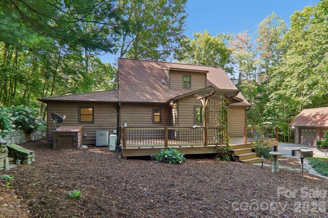 1952 Davis Mountain Road, Hendersonville, NC 28739