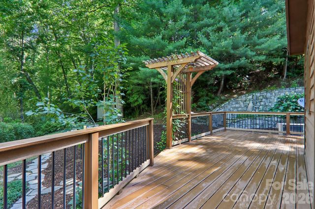 1952 Davis Mountain Road, Hendersonville, NC 28739