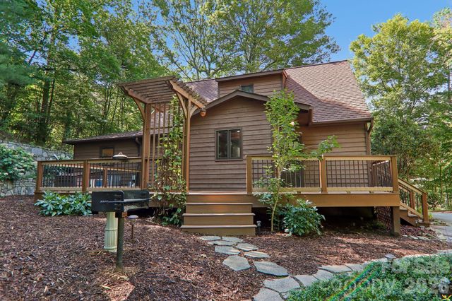 1952 Davis Mountain Road, Hendersonville, NC 28739