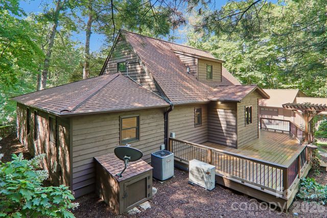 1952 Davis Mountain Road, Hendersonville, NC 28739