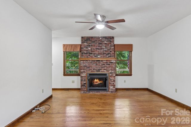 1952 Davis Mountain Road, Hendersonville, NC 28739
